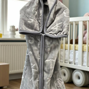 Bebi ćebe 2u1 – ćebe, prekrivač i topli bebi džak 80x90cm Bear Grey