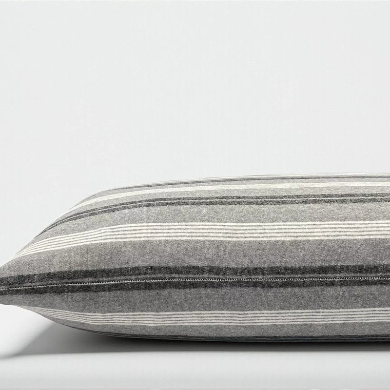 Jastucnica Flanel 40x60cm Siva/Crna linija